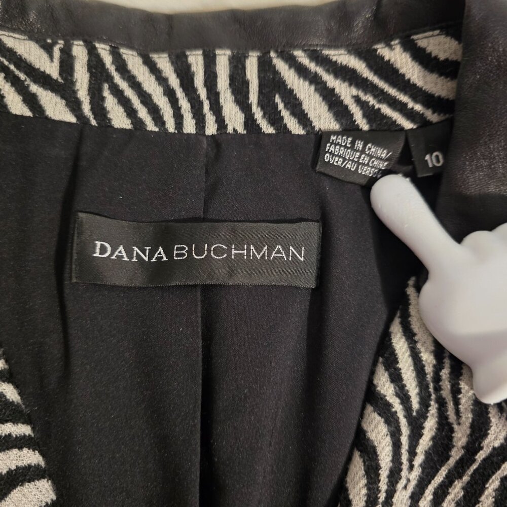 Dana Buchman Ladies Zebra Striped Wool Lined 3 Button Jacket (Size 10) - Picture 3 of 4